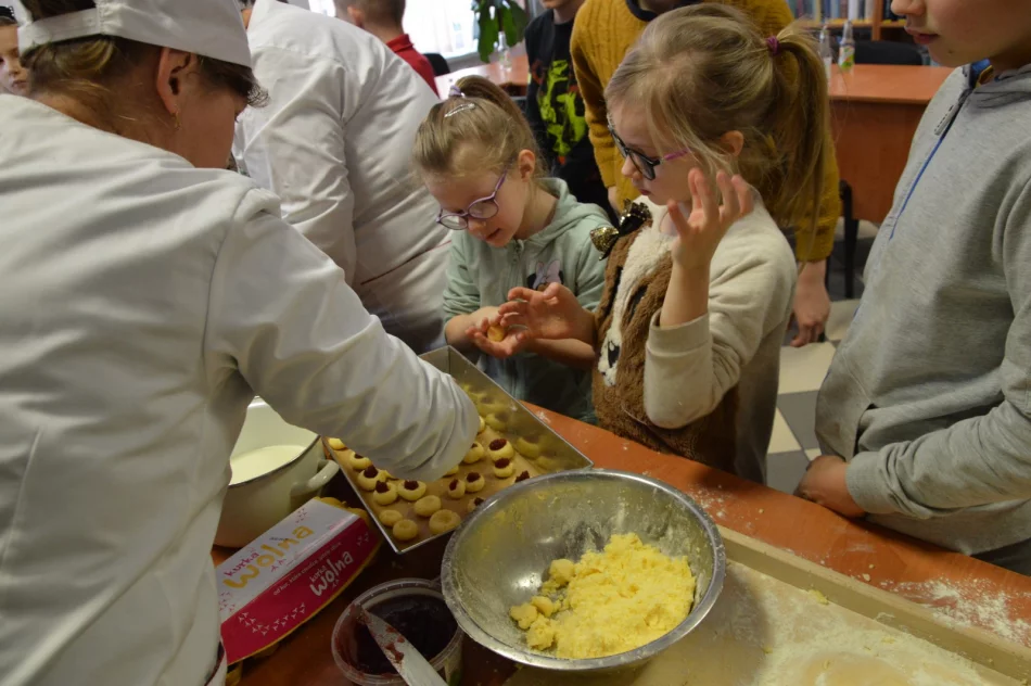 Ferie spędzili w bibliotece - zdjęcie 14