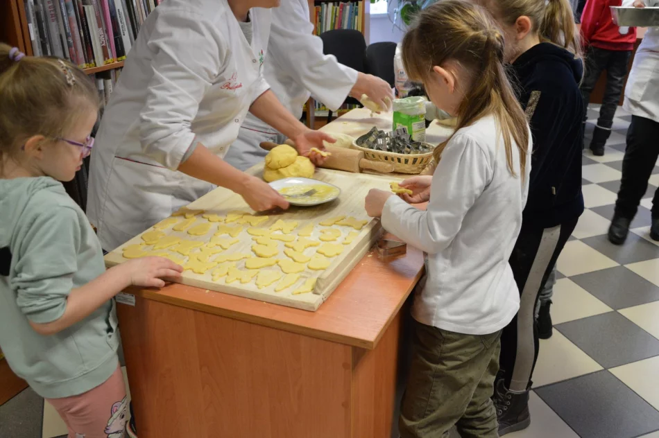 Ferie spędzili w bibliotece - zdjęcie 18