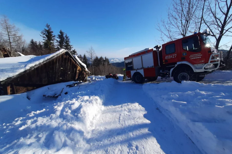 Dach zawalił się pod naporem śniegu - zdjęcie 2