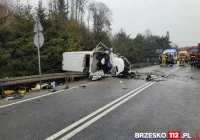 Zderzenie busów z samochodem ciężarowym, dwie osoby zginęły. Wstępne ustalenia policji - zdjęcie główne