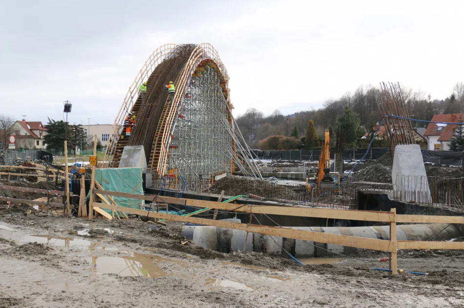 Trwa budowa mostu na ul. Lipowej - zdjęcie 7