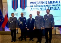 „Będzie wielkie bum”. Z narażeniem życia policjanci ruszyli z pomocą - zdjęcie główne