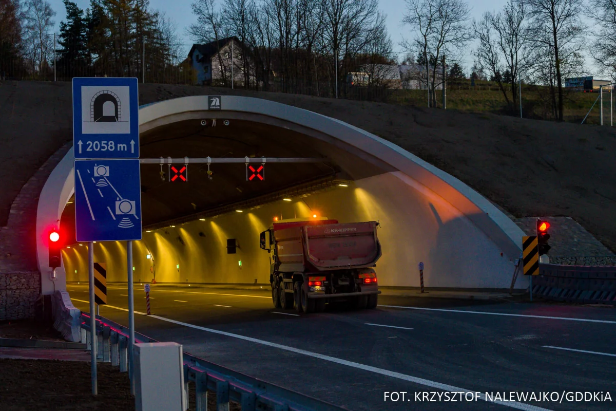 Zamknięcie tunelu na "Zakopiance". Ruch przez Mszanę Dolną