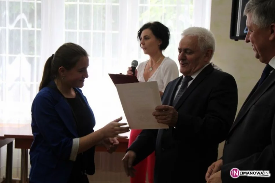 Nagrody Wójta Gminy Limanowa dla najlepszych uczniów oraz nauczycieli - zdjęcie 3