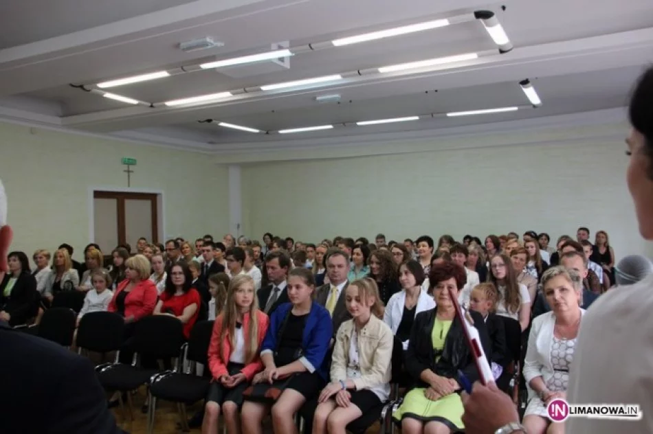 Nagrody Wójta Gminy Limanowa dla najlepszych uczniów oraz nauczycieli - zdjęcie 4