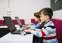 Czy to dobry pomysł, aby znaleźć dziecku kurs informatyki? - zdjęcie główne