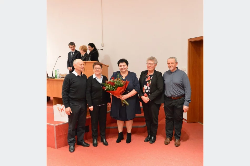 Pożegnanie pełne wzruszeń. Emerytura po 44 latach w administracji - zdjęcie 2