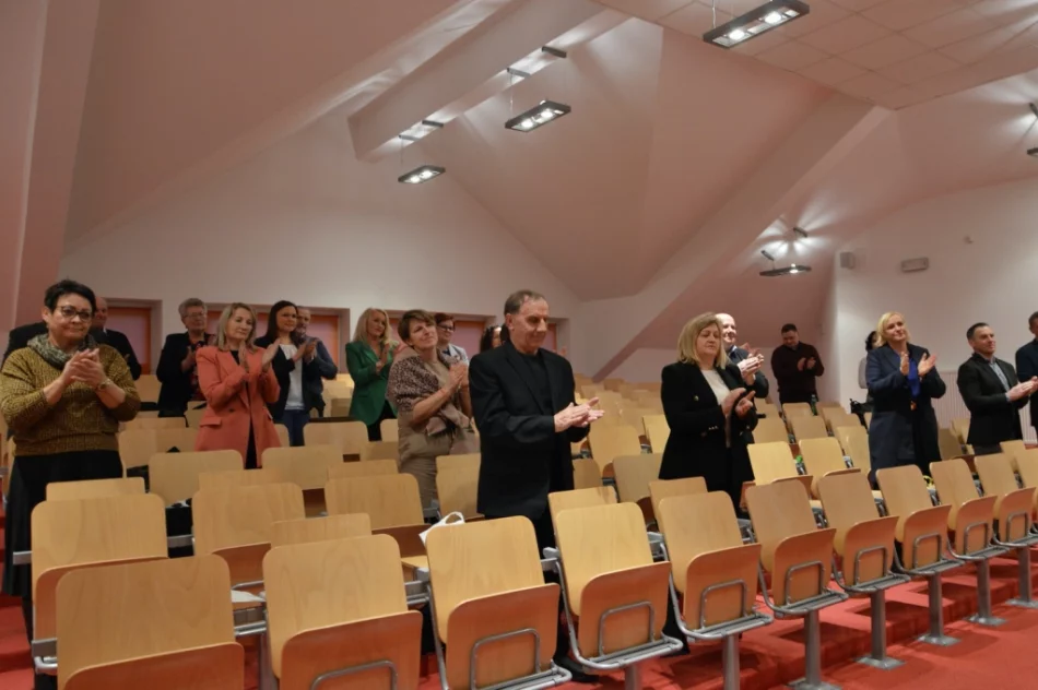 Pożegnanie pełne wzruszeń. Emerytura po 44 latach w administracji - zdjęcie 4