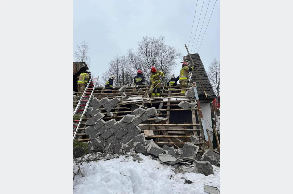 Zawalił się dach na budynku gospodarczym - zdjęcie 3