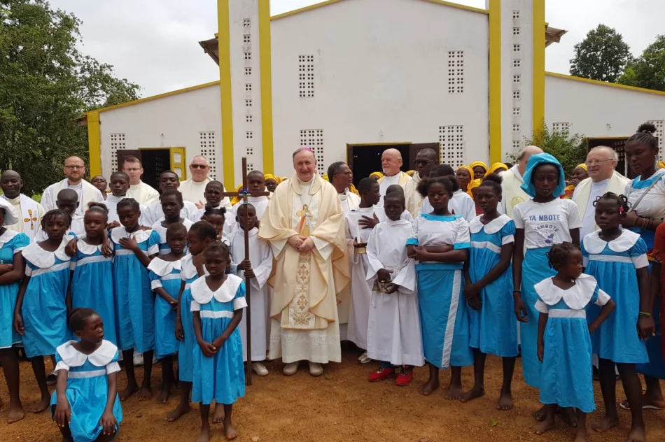 W sanktuarium Bożego Miłosierdzia w Louvaku - zdjęcie 2