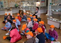 Wyprawa „młodych naukowców” z ZS Nr 1 w Starej Wsi  do Belska i Warszawy - zdjęcie główne