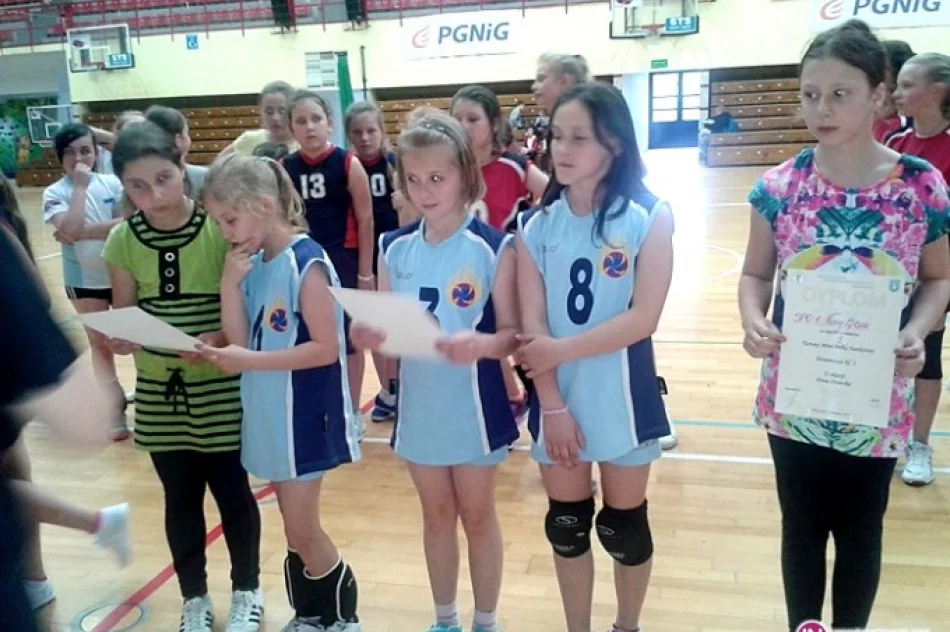 Udane zakończenie sezonu przez młode siatkarki z Limanowej - zdjęcie 4