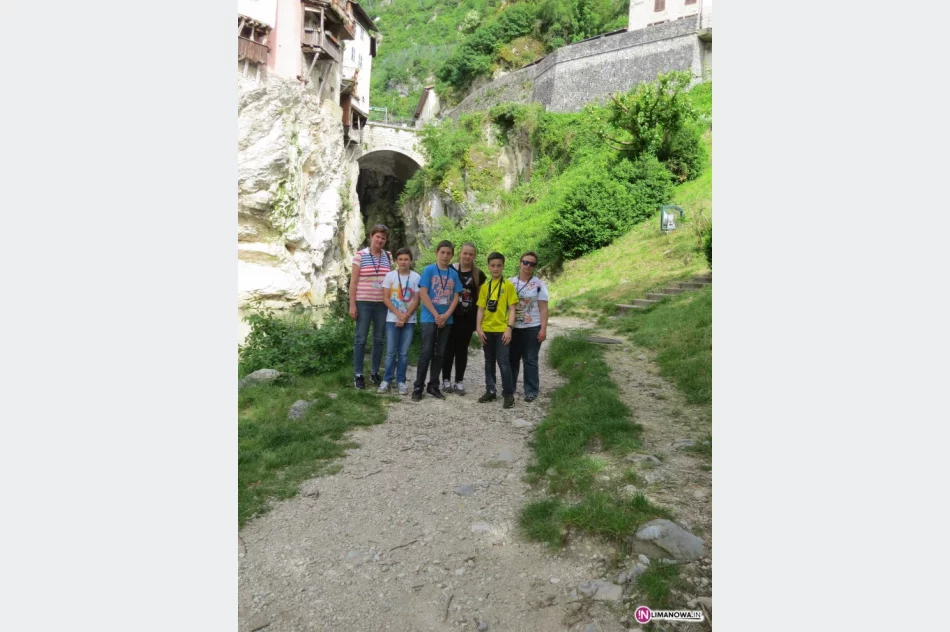 Uczniowie z ZS Nr 1  Starej Wsi  w rejonie malowniczych gór Alp - zdjęcie 2