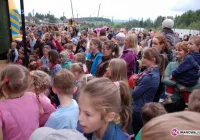 Piknik w Starej Wsi pełen uśmiechniętych dzieci - zdjęcie główne