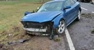 Zderzenie podczas wyprzedzania, auto uderzyło w kapliczkę - zdjęcie 3