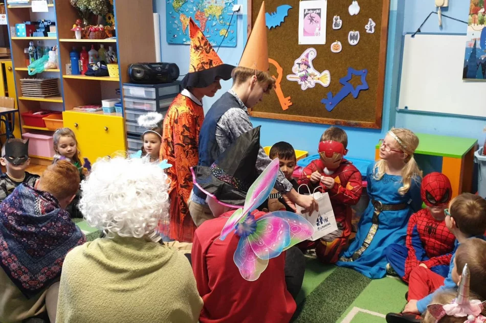 Szkolne Koło Wolontariatu z limanowskiej „Dwójki” zdobyło II miejsce w Plebiscycie na najlepszą akcję wolontariacką - zdjęcie 9