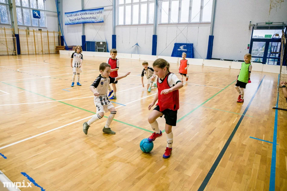 Blisko 300 uczestników „Zimowego Grania” z Akademią Piłkarską „Mam Talent” - zdjęcie 2