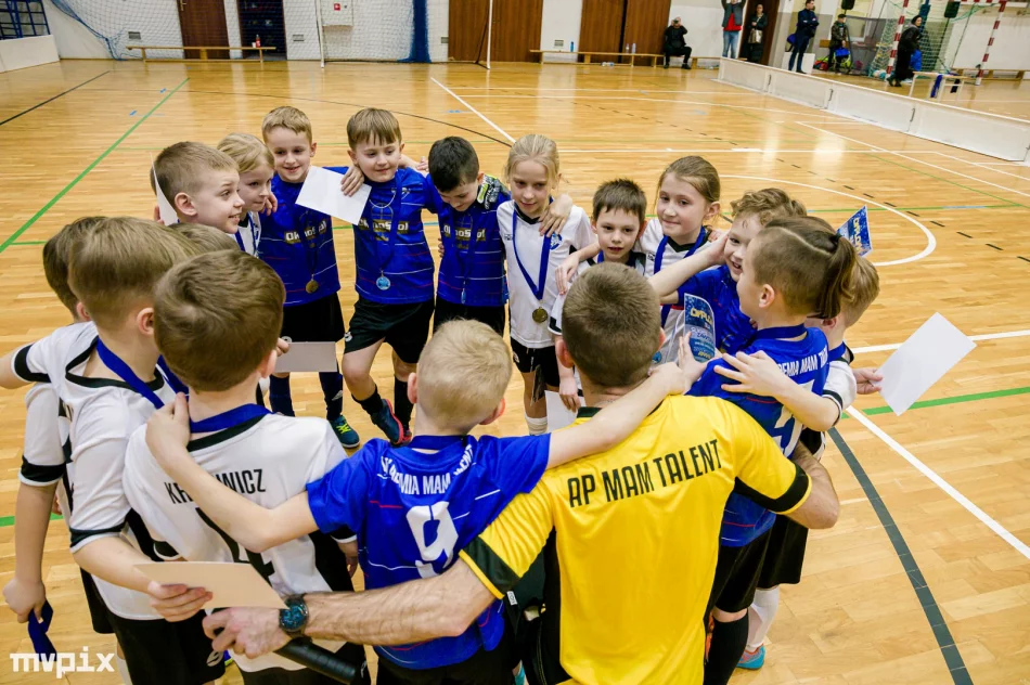 Blisko 300 uczestników „Zimowego Grania” z Akademią Piłkarską „Mam Talent” - zdjęcie 12