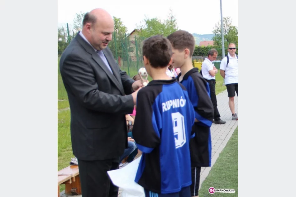 SP nr 2 w Męcinie detronizuje rywali w '7-mkach' Piłkarskich - zdjęcie 4