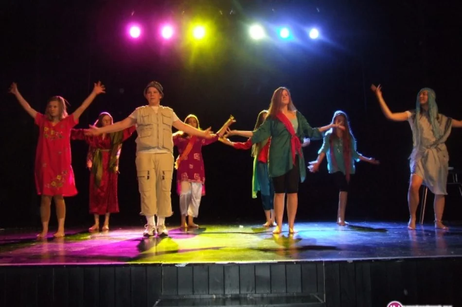 Grupa Teatralna „M.A.S.K.A” z ZS w Mordarce w Teatrze „Groteska” - zdjęcie 2