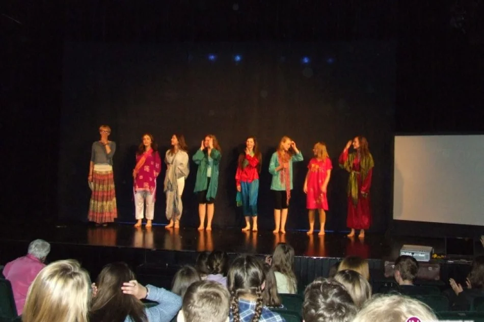 Grupa Teatralna „M.A.S.K.A” z ZS w Mordarce w Teatrze „Groteska” - zdjęcie 3