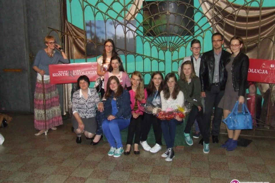 Grupa Teatralna „M.A.S.K.A” z ZS w Mordarce w Teatrze „Groteska” - zdjęcie 4