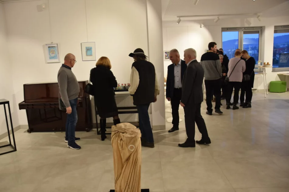 Wernisaż wystawy ,,SALOON NR 4 Dwa miesiące onkologii“Aleksandra Majerskiego - zdjęcie 5