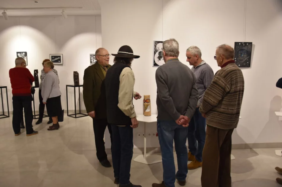 Wernisaż wystawy ,,SALOON NR 4 Dwa miesiące onkologii“Aleksandra Majerskiego - zdjęcie 7