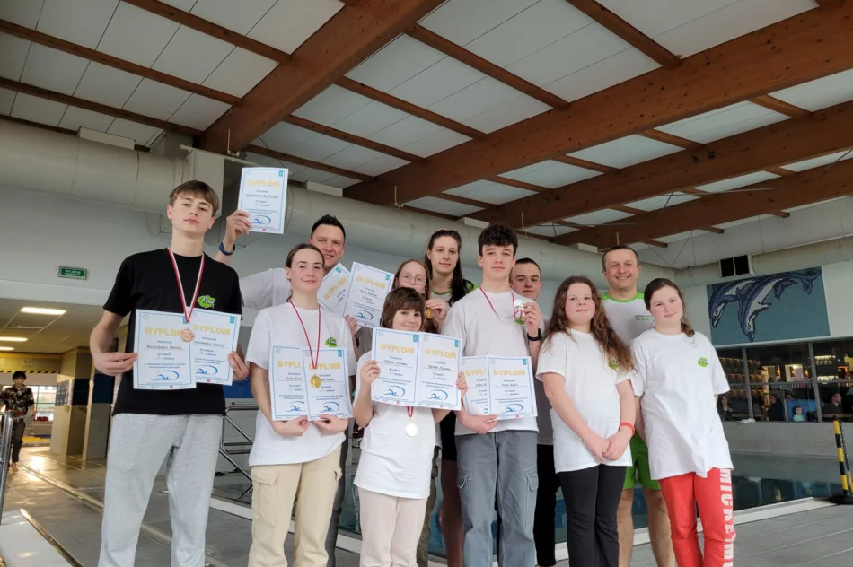 Pływackie osiągnięcia limanowskich zawodników - zdjęcie 3