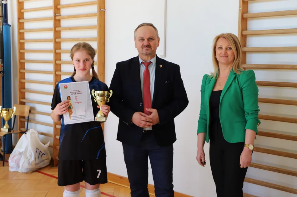 Mordarka broni tytuł Mistrzyń Gminy w Siatkówce Młodzieży - zdjęcie 7