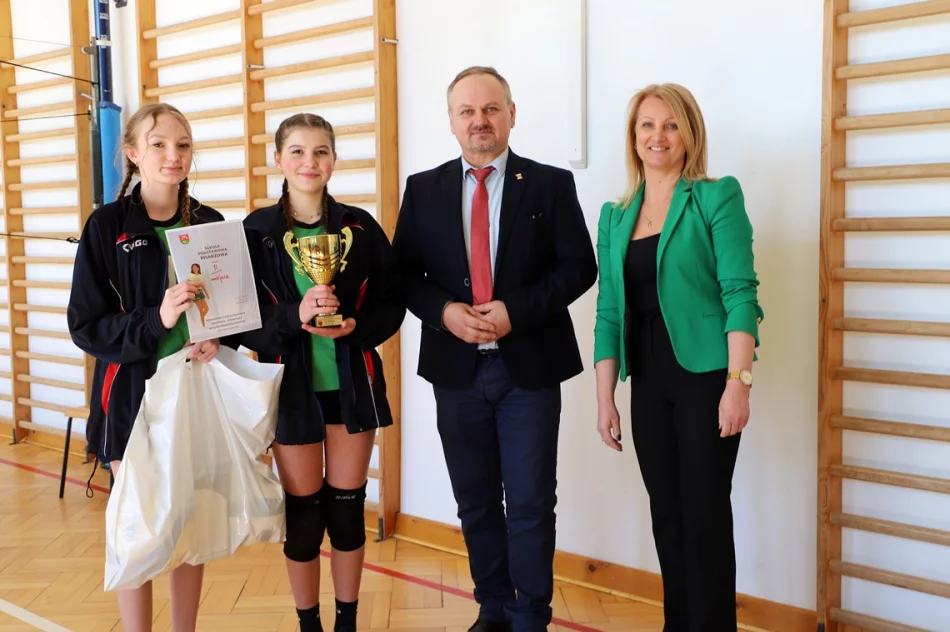 Mordarka broni tytuł Mistrzyń Gminy w Siatkówce Młodzieży - zdjęcie 8
