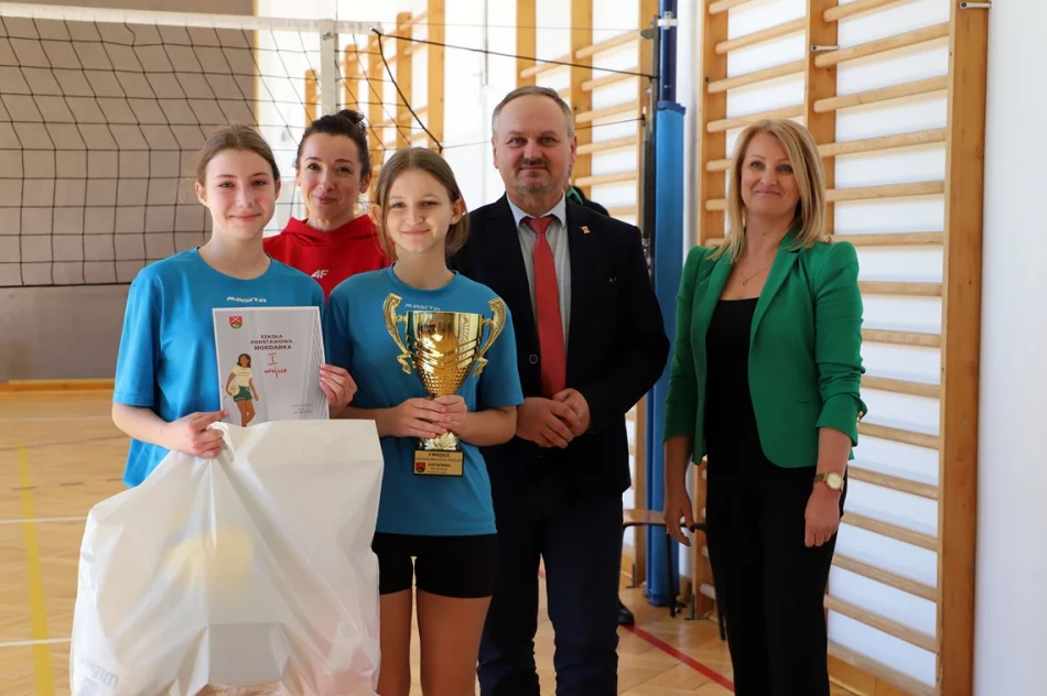 Mordarka broni tytuł Mistrzyń Gminy w Siatkówce Młodzieży - zdjęcie 10