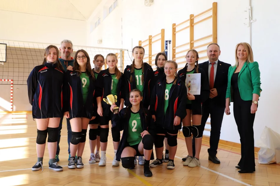 Mordarka broni tytuł Mistrzyń Gminy w Siatkówce Młodzieży - zdjęcie 11