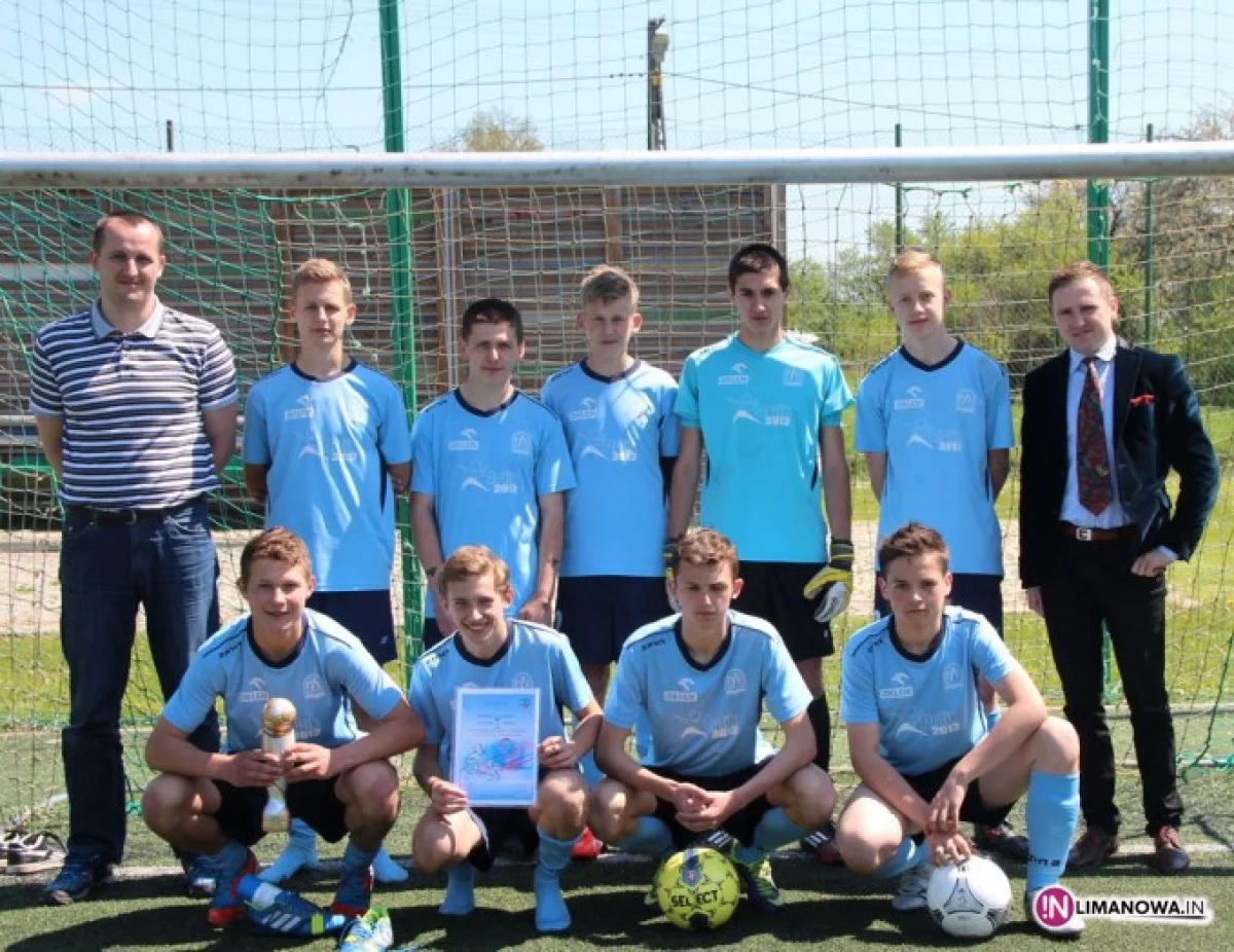Gimnazjaliści z Mordarki zwycięzcami '6-tek' piłkarskich