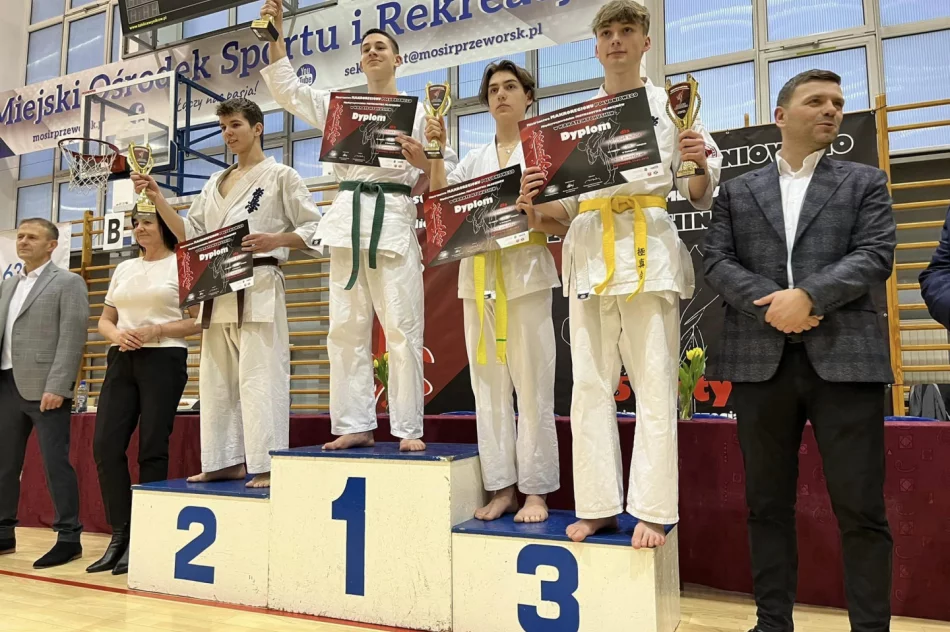 Pierwsze medale w nowym sezonie dla karateków ARS Limanowa – JONIEC Team - zdjęcie 6