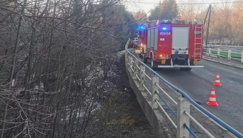 Zderzenie dwóch pojazdów na drodze powiatowej - zdjęcie 1