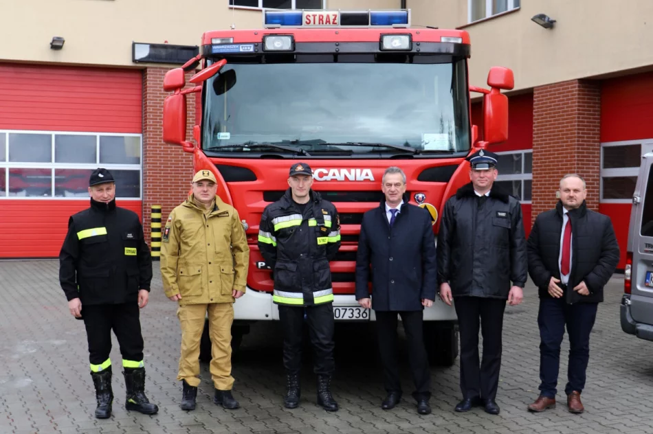 Przekazanie samochodu dla OSP Siekierczyna - zdjęcie 2