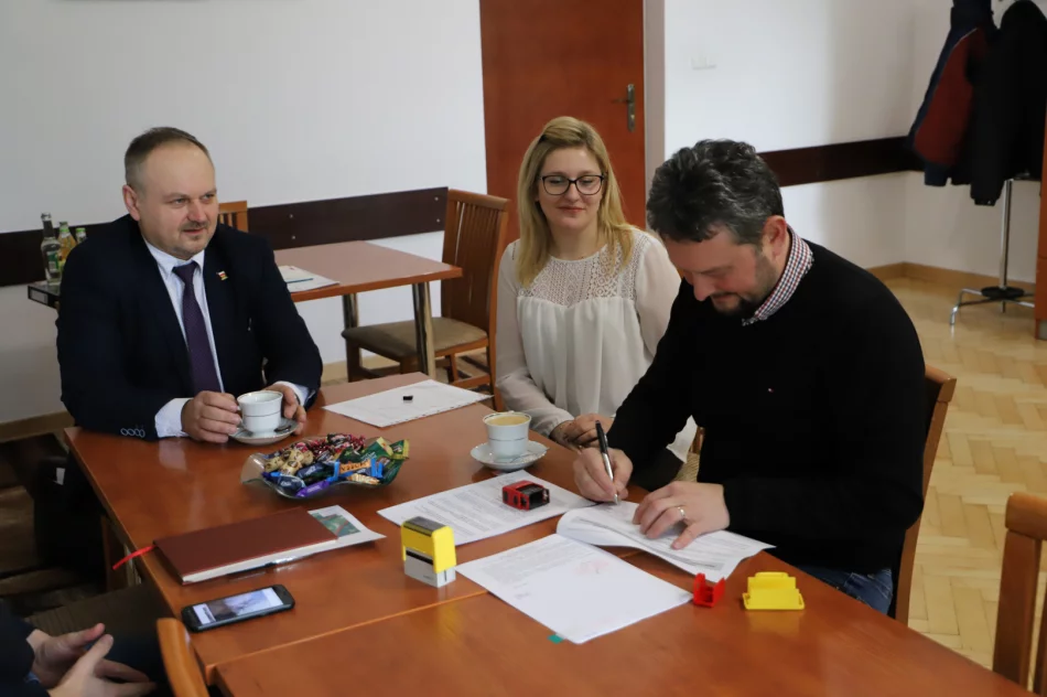 Podpisanie umów na remont dróg w Rupniowie, Nowym i Starym Rybiu - zdjęcie 4