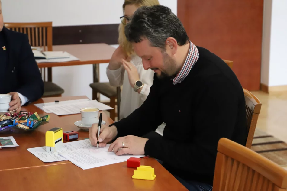 Podpisanie umów na remont dróg w Rupniowie, Nowym i Starym Rybiu - zdjęcie 6