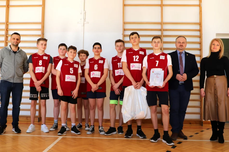 Chłopcy z Mordarki Mistrzami Gminy w Siatkówce Młodzieży - zdjęcie 6