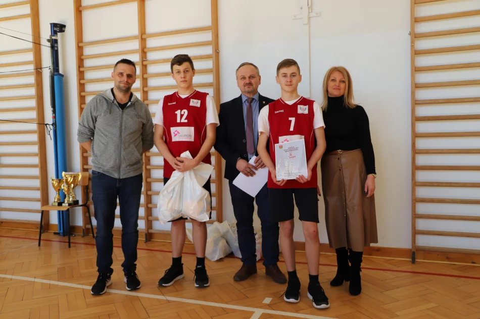 Chłopcy z Mordarki Mistrzami Gminy w Siatkówce Młodzieży - zdjęcie 18