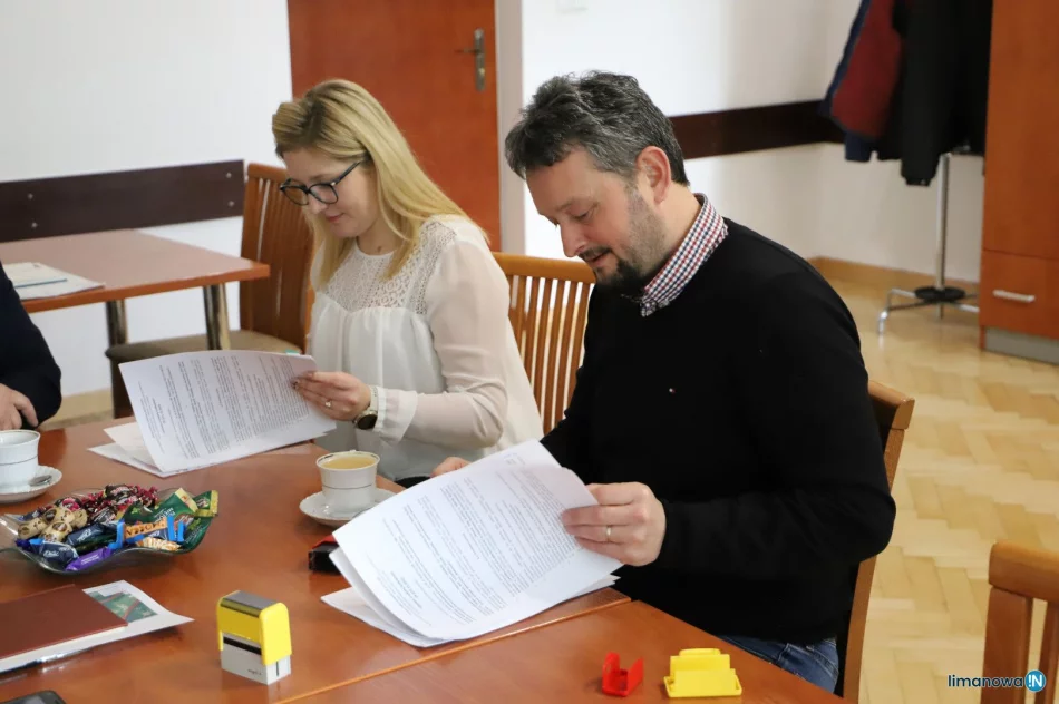  Podpisanie umów na remonty dróg  - zdjęcie 5