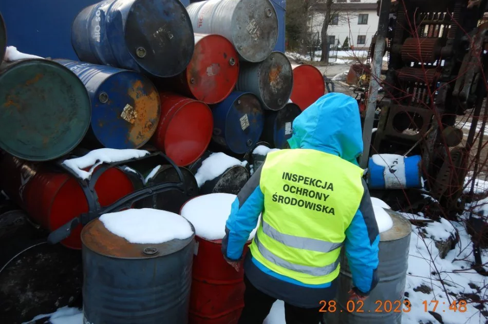 Beczki z niebezpiecznymi substancjami - zdjęcie 4