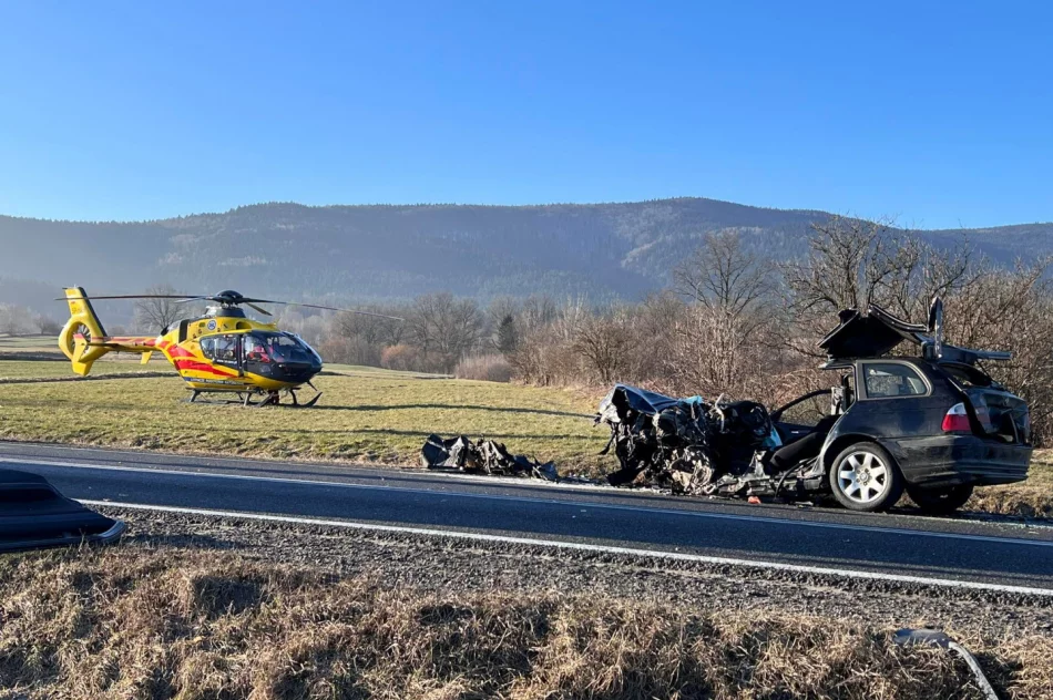 Czołowe zderzenie, jedna osoba ranna  - zdjęcie 6