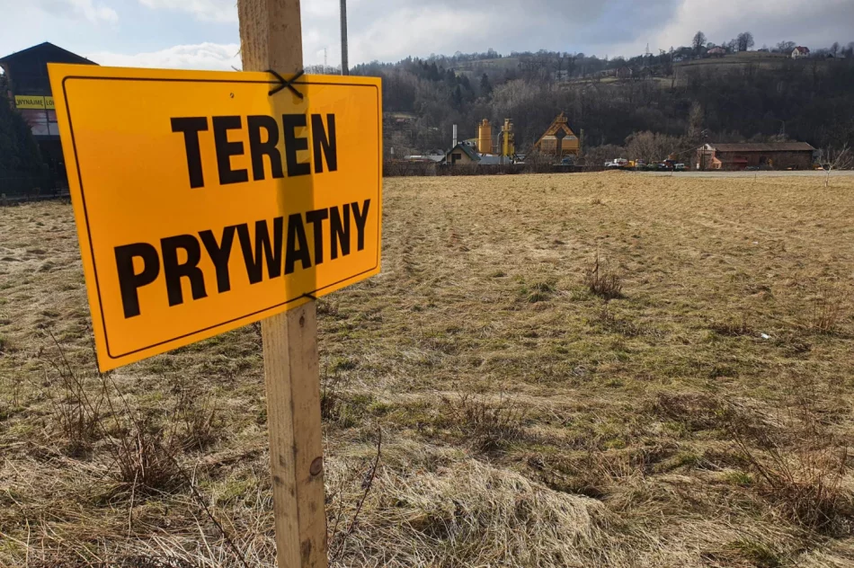 Nowy przystanek samowolą? "Teren prywatny" - zdjęcie 3