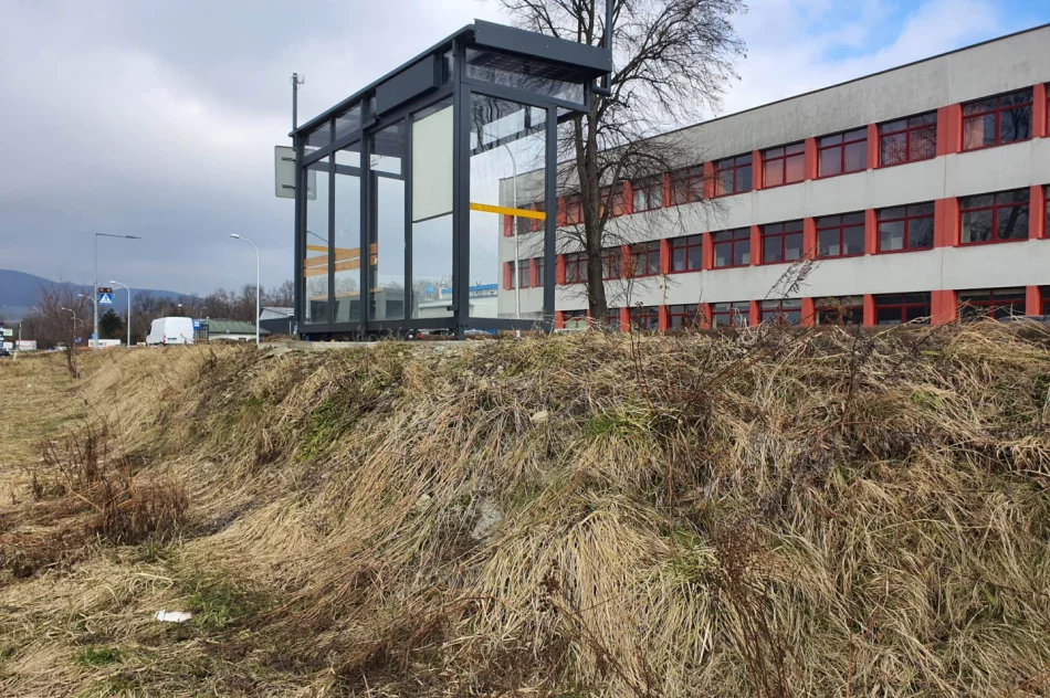 Nowy przystanek samowolą? "Teren prywatny" - zdjęcie 7