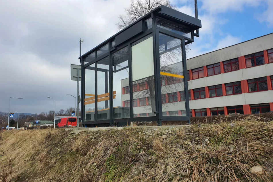 Nowy przystanek samowolą? "Teren prywatny" - zdjęcie 8