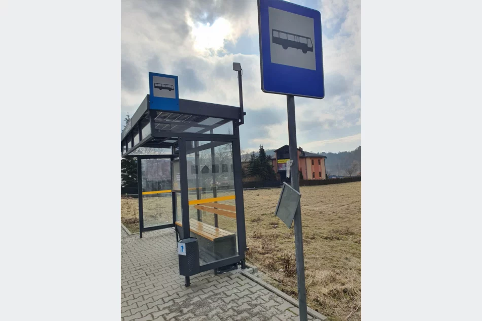 Nowy przystanek samowolą? "Teren prywatny" - zdjęcie 11