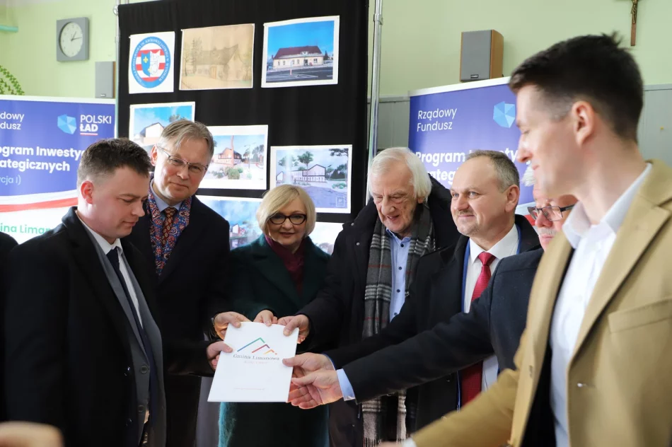 Przekazanie placów pod budowę SP w Wysokiem oraz rozbudowę SP nr 2 w Siekierczynie - zdjęcie 7