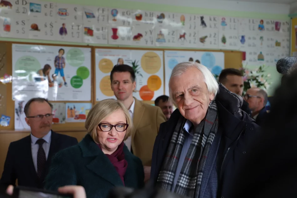 Przekazanie placów pod budowę SP w Wysokiem oraz rozbudowę SP nr 2 w Siekierczynie - zdjęcie 12